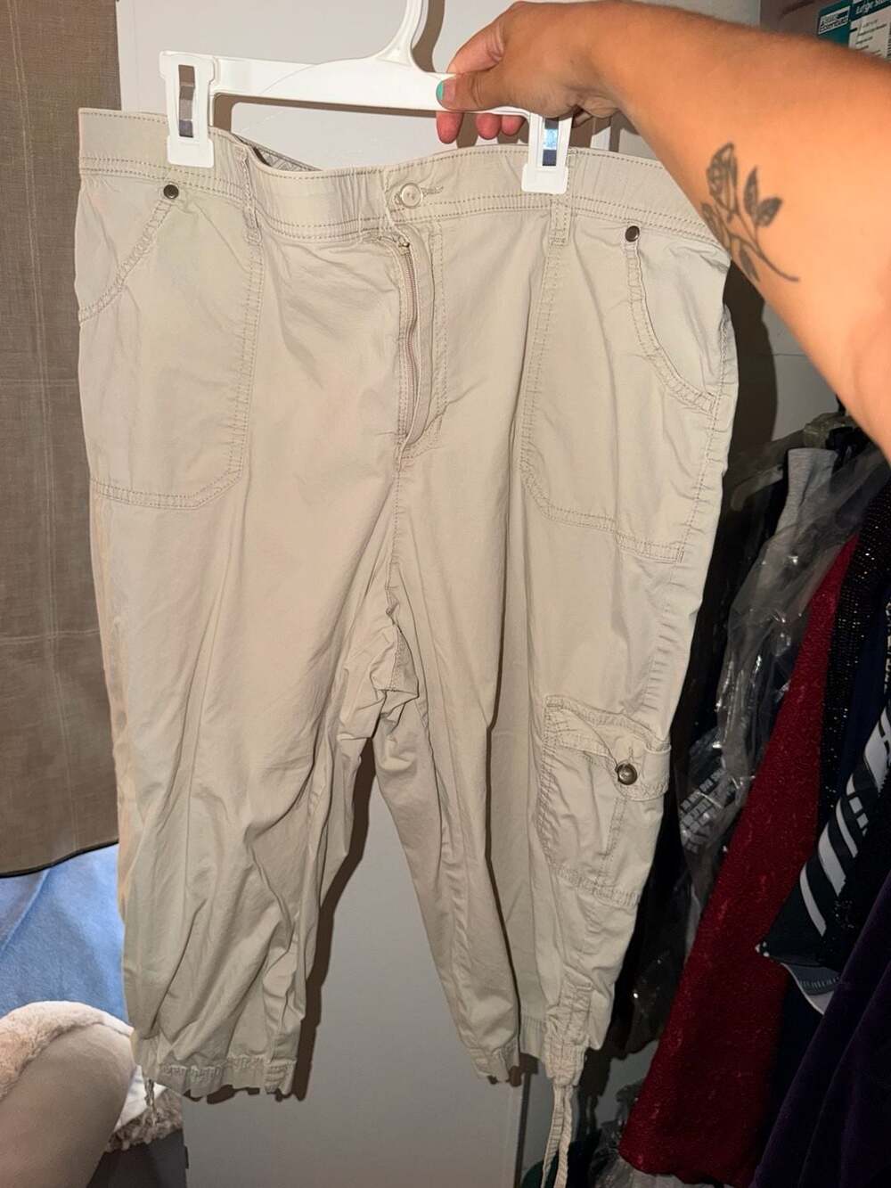 Laura Scott Cargo Capri Pants Size 16 Beige Drawstring Ankle Utility